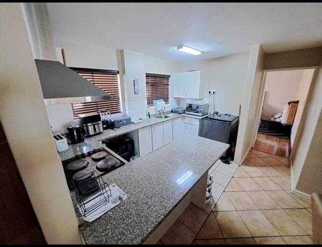 3 BEDROOM PROPERTY TO RENT IN DIE HOEWES